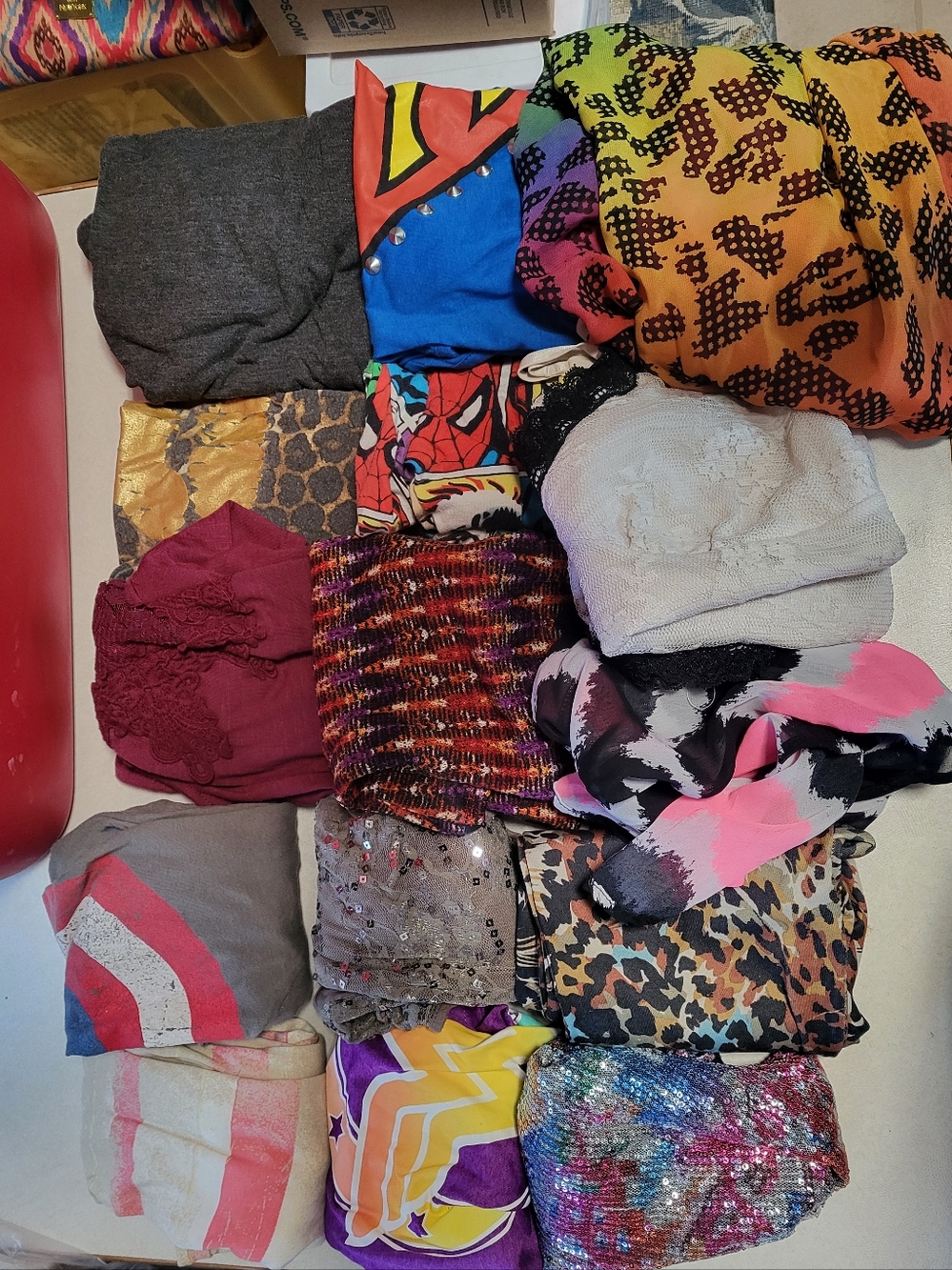 Bundle Up To 5lb 15 Assorted Size Small Tops